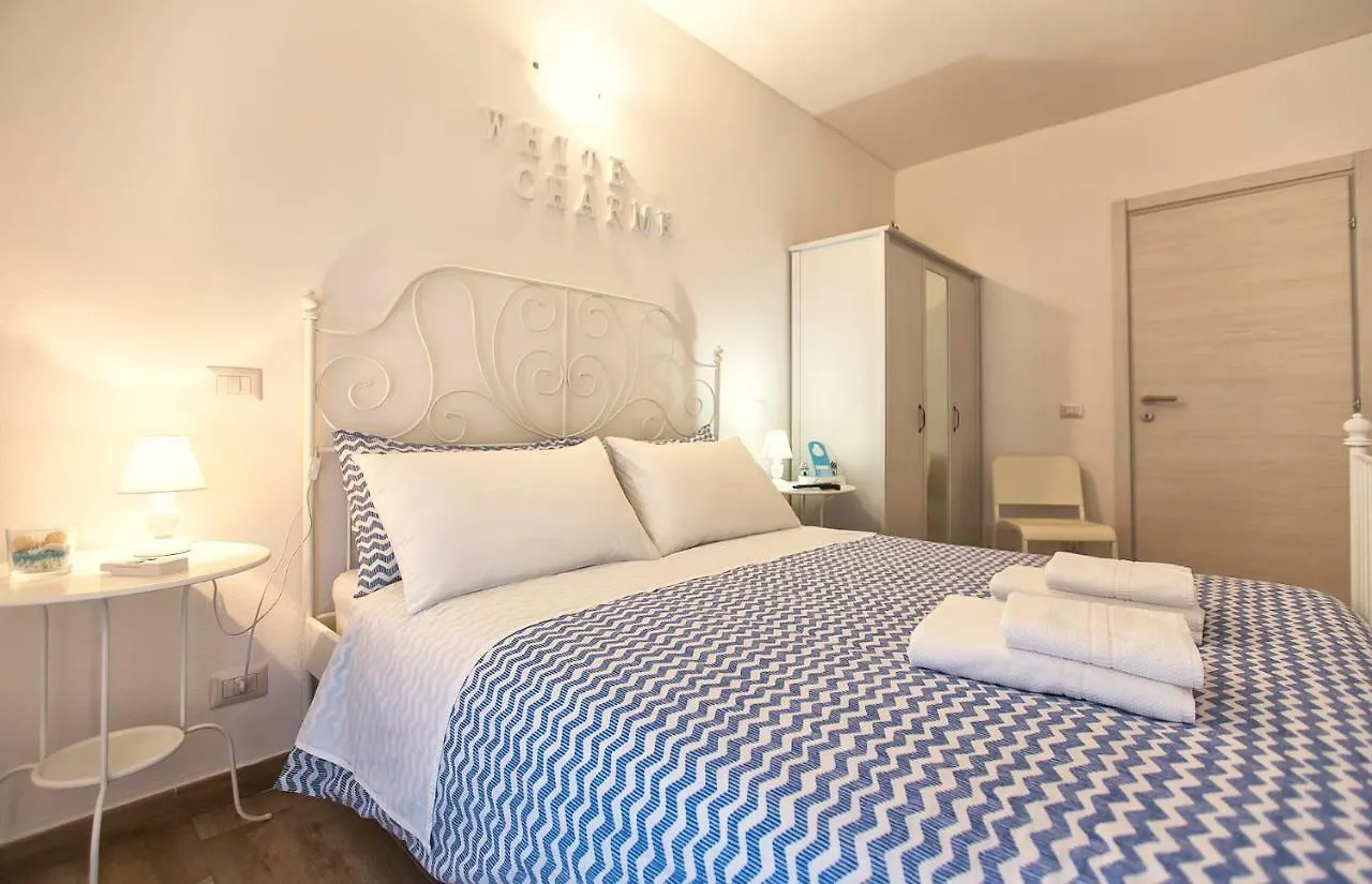White Charme Rooms Alghero 0*,  Italie